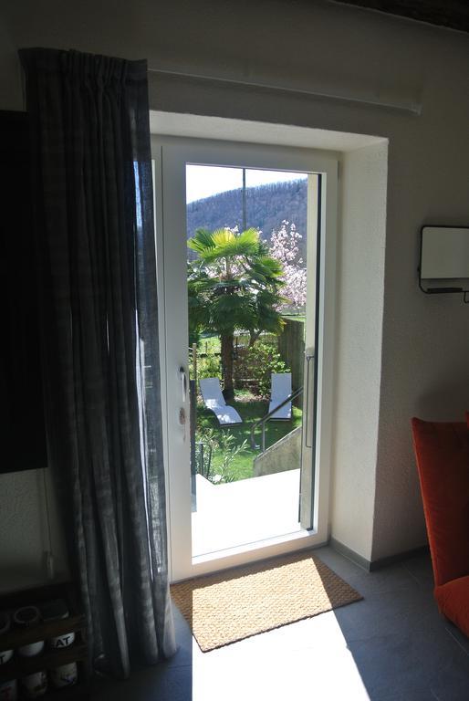 A Ca Balade In Design Apartment Miglieglia Bilik gambar