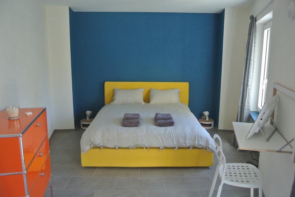 A Ca Balade In Design Apartment Miglieglia Bilik gambar