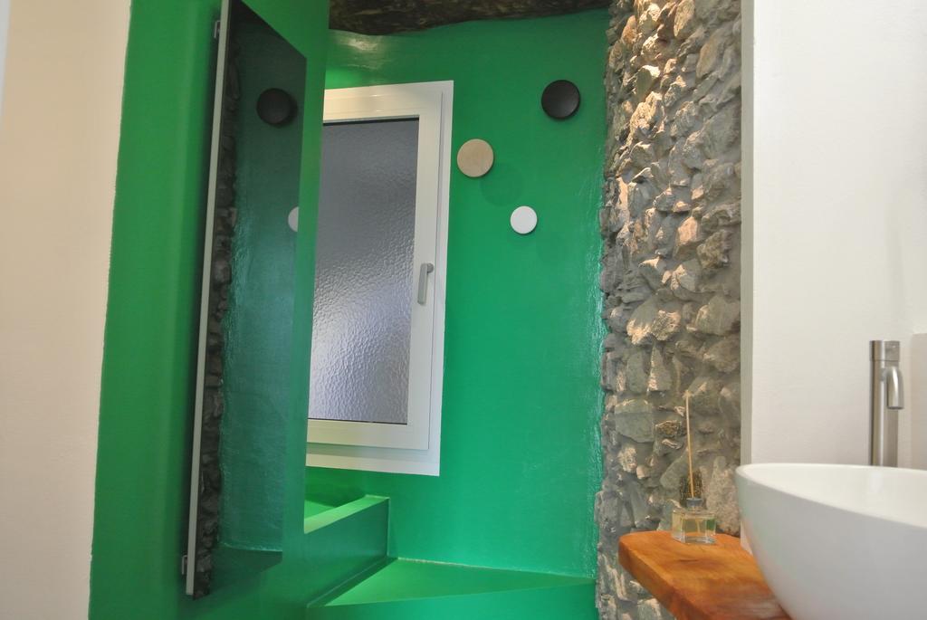 A Ca Balade In Design Apartment Miglieglia Bilik gambar